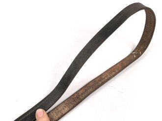 Querriemen / Sturmriemen für die Uniform der Parteiverbände. Schwarzes, weiches Leder, ungereinigt, Gesamtlänge 102cm