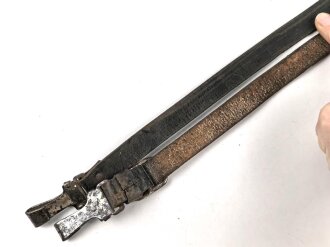 Querriemen / Sturmriemen für die Uniform der Parteiverbände. Schwarzes, weiches Leder, ungereinigt, Gesamtlänge 102cm
