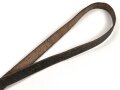 Trageriemen aus Leder, ungewöhnliche Karabinerhaken, Nachkrieg ? Gesamtlänge 100cm
