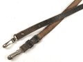 Trageriemen aus Leder, ungewöhnliche Karabinerhaken, Nachkrieg ? Gesamtlänge 100cm