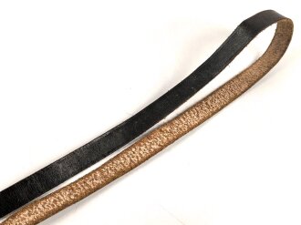 Trageriemen aus Leder, ungewöhnliche Karabinerhaken, Nachkrieg ? Gesamtlänge 100cm