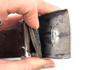 Ausgehkoppel zum Waffenrock für Mannschaftsdienstgrade des Heeres. Aluminiumschloss mit aufgeklammertem Emblem. der Riemen mit Filz unterfüttert, Gesamtlänge 95cm