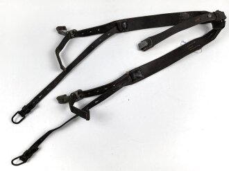 Koppeltragegestell für Angehörige des Heeres. Stark getragenes Stück, das Endstück samt "Birne" halte ich für eine sehr gute, neuzeitliche Fertigung.