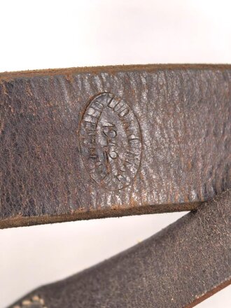 Koppeltragegestell für Angehörige des Heeres. Stark getragenes Stück, das Endstück samt "Birne" halte ich für eine sehr gute, neuzeitliche Fertigung.