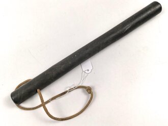 Schlagstock aus Gummi, Gesamtlänge 30cm, mittig angebrochen. Laut Angabe der Familie vom Großvater stammend, dieser war bei der SA