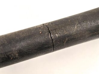 Schlagstock aus Gummi, Gesamtlänge 30cm, mittig angebrochen. Laut Angabe der Familie vom Großvater stammend, dieser war bei der SA