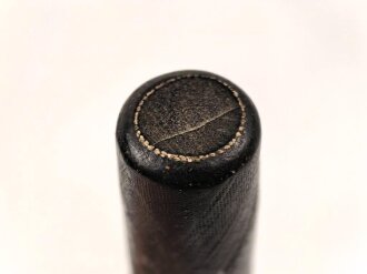 Schlagstock aus Gummi, Gesamtlänge 30cm, mittig angebrochen. Laut Angabe der Familie vom Großvater stammend, dieser war bei der SA