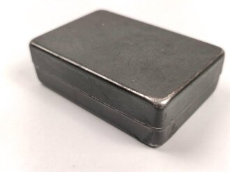 Zünderdose Wehrmacht. Originallack, datiert 1940. Maße 7 x 10,5 x3cm