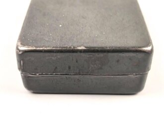 Zünderdose Wehrmacht. Originallack, datiert 1940. Maße 7 x 10,5 x3cm