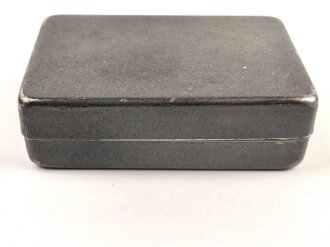 Zünderdose Wehrmacht. Originallack, datiert 1940. Maße 7 x 10,5 x3cm