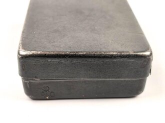 Zünderdose Wehrmacht. Originallack, datiert 1940. Maße 7 x 10,5 x3cm
