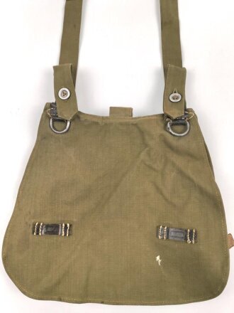 Brotbeutel Wehrmacht Heer, leicht getragenes Stück, datiert 1943, mit Trageriemen des gleichen Herstellers