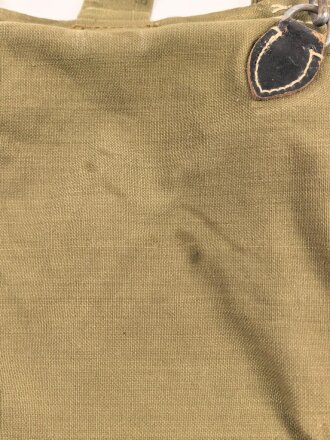 Brotbeutel Wehrmacht Heer, leicht getragenes Stück, datiert 1943, mit Trageriemen des gleichen Herstellers