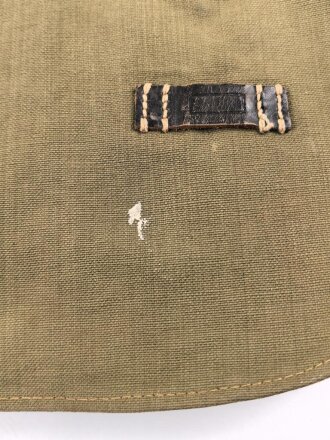 Brotbeutel Wehrmacht Heer, leicht getragenes Stück, datiert 1943, mit Trageriemen des gleichen Herstellers