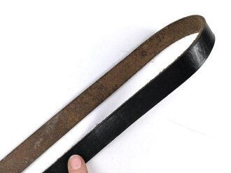 Querriemen / Sturmriemen für die Uniform der Parteiverbände. Schwarzes Leder, ungereinigt, Gesamtlänge 76m