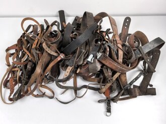 Gewaltiges Konvolut Lederzeug aller Art, insgesamt mehr als 6 Kilo