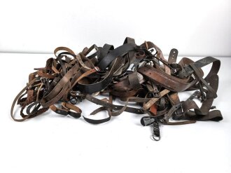 Gewaltiges Konvolut Lederzeug aller Art, insgesamt mehr als 6 Kilo