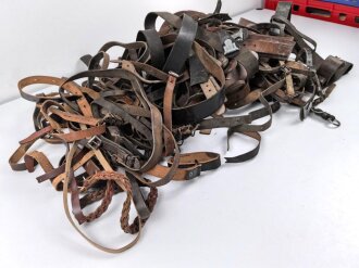 Gewaltiges Konvolut Lederzeug aller Art, insgesamt mehr als 6 Kilo