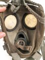 Gasmaske Modell 1930 Wehrmacht. Datiert 1939, ungereinigtes Stück, angetrocknet