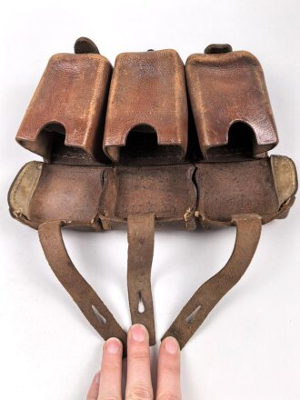 1.Weltkrieg Patronentasche. getragenes Stück in gutem Gesamtzustand, datiert 1915