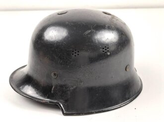 Stahlhelm Feuerwehr, vermutlich aus den 1930iger Jahren . Originallack, Embleme sauber entfernt, Kinnriemen einseitig abgerissen