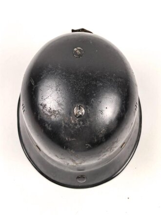 Stahlhelm Feuerwehr, vermutlich aus den 1930iger Jahren . Originallack, Embleme sauber entfernt, Kinnriemen einseitig abgerissen