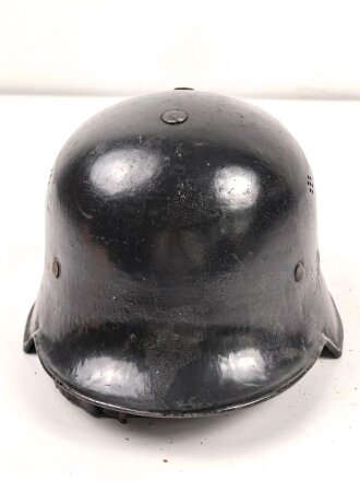 Stahlhelm Feuerwehr, vermutlich aus den 1930iger Jahren . Originallack, Embleme sauber entfernt, Kinnriemen einseitig abgerissen
