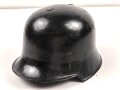 Stahlhelm Feuerwehr, vermutlich aus den 1930iger Jahren . Originallack, Embleme sauber entfernt, Kinnriemen einseitig abgerissen