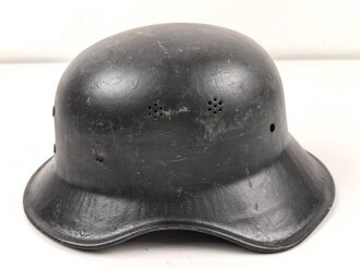 Stahlhelmglocke Luftschutz, einteiliges Modell, keinerlei Stempel erkennbar, schwarz überlackiertes Stück