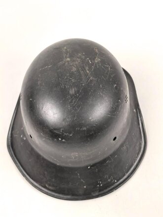 Stahlhelmglocke Luftschutz, einteiliges Modell, keinerlei Stempel erkennbar, schwarz überlackiertes Stück