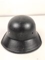Stahlhelmglocke Luftschutz, einteiliges Modell, keinerlei Stempel erkennbar, schwarz überlackiertes Stück