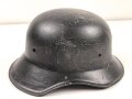 Stahlhelmglocke Luftschutz, einteiliges Modell, keinerlei Stempel erkennbar, schwarz überlackiertes Stück