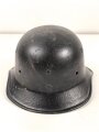 Stahlhelmglocke Luftschutz, einteiliges Modell, keinerlei Stempel erkennbar, schwarz überlackiertes Stück