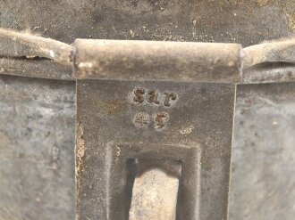 Behälter für Wagenfett Wehrmacht, Hängt unter dem Wagen für Achsschmiere. Der Stempel dubios