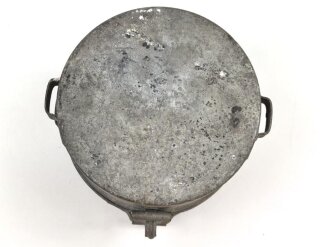 Behälter für Wagenfett Wehrmacht, Hängt unter dem Wagen für Achsschmiere. Der Stempel dubios