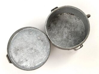 Behälter für Wagenfett Wehrmacht, Hängt unter dem Wagen für Achsschmiere. Der Stempel dubios