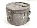 Behälter für Wagenfett Wehrmacht, Hängt unter dem Wagen für Achsschmiere. Der Stempel dubios