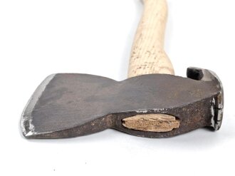 Klauenbeil für Pioniere der Wehrmacht. Gereinigt, Stiel neuzeitlich ergänzt, datiert 1934