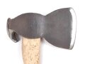 Klauenbeil für Pioniere der Wehrmacht. Gereinigt, Stiel neuzeitlich ergänzt, datiert 1934