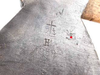 Klauenbeil für Pioniere der Wehrmacht. Gereinigt, Stiel neuzeitlich ergänzt, datiert 1939