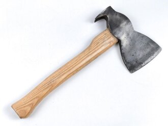 Klauenbeil für Pioniere der Wehrmacht. Gereinigt, Stiel neuzeitlich ergänzt, datiert 1939