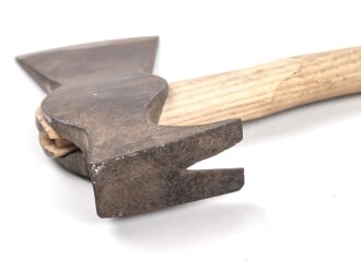 Kaiserreich und 1. Weltkrieg, Klauenbeil gereinigt und mit neuem Stiel versehen. Kammerstück