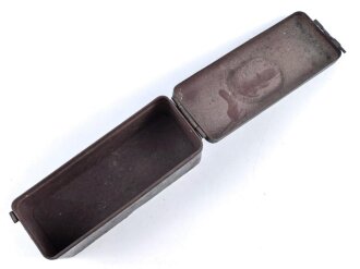 Blechkasten für Ersatzteile Wehrmacht. Originallack, 10 x 8 x 21cm