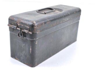 Blechkasten für Ersatzteile Wehrmacht. Originallack, 10 x 8 x 21cm
