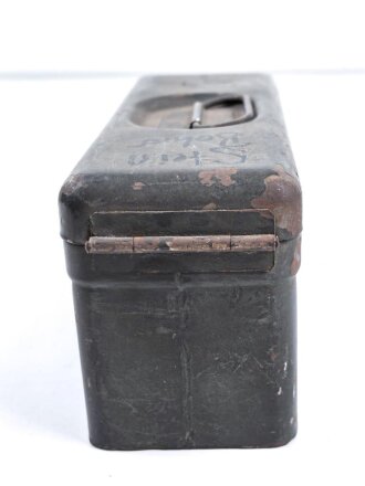 Blechkasten für Ersatzteile Wehrmacht. Originallack, 10 x 8 x 21cm