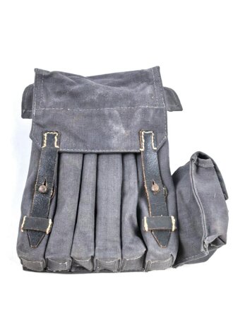 Magazintasche für MP40 der Wehrmacht, Ausführung für Fallschirmjäger. Neuzeitliche Sammleranfertigung