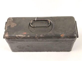 Blechkasten für Ersatzteile Wehrmacht. Originallack, 10 x 8 x 21cm