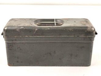 Blechkasten für Ersatzteile Wehrmacht. Originallack, 10 x 8 x 21cm