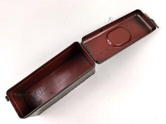 Blechkasten für Ersatzteile Wehrmacht. Originallack, 10 x 8 x 21cm