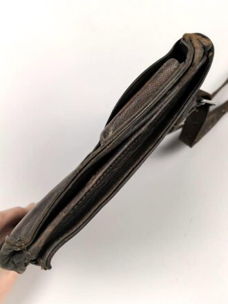 Kartentasche Wehrmacht , Verschluss alt repariert, Trageriemen eigenmächtig verlängert.